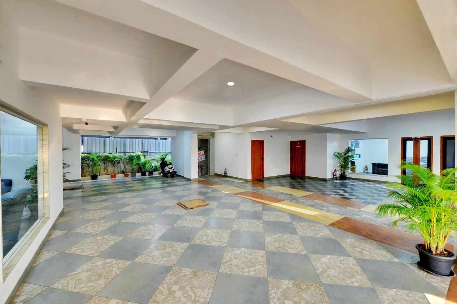 Yahweh Suites Бангалор Екстериор снимка